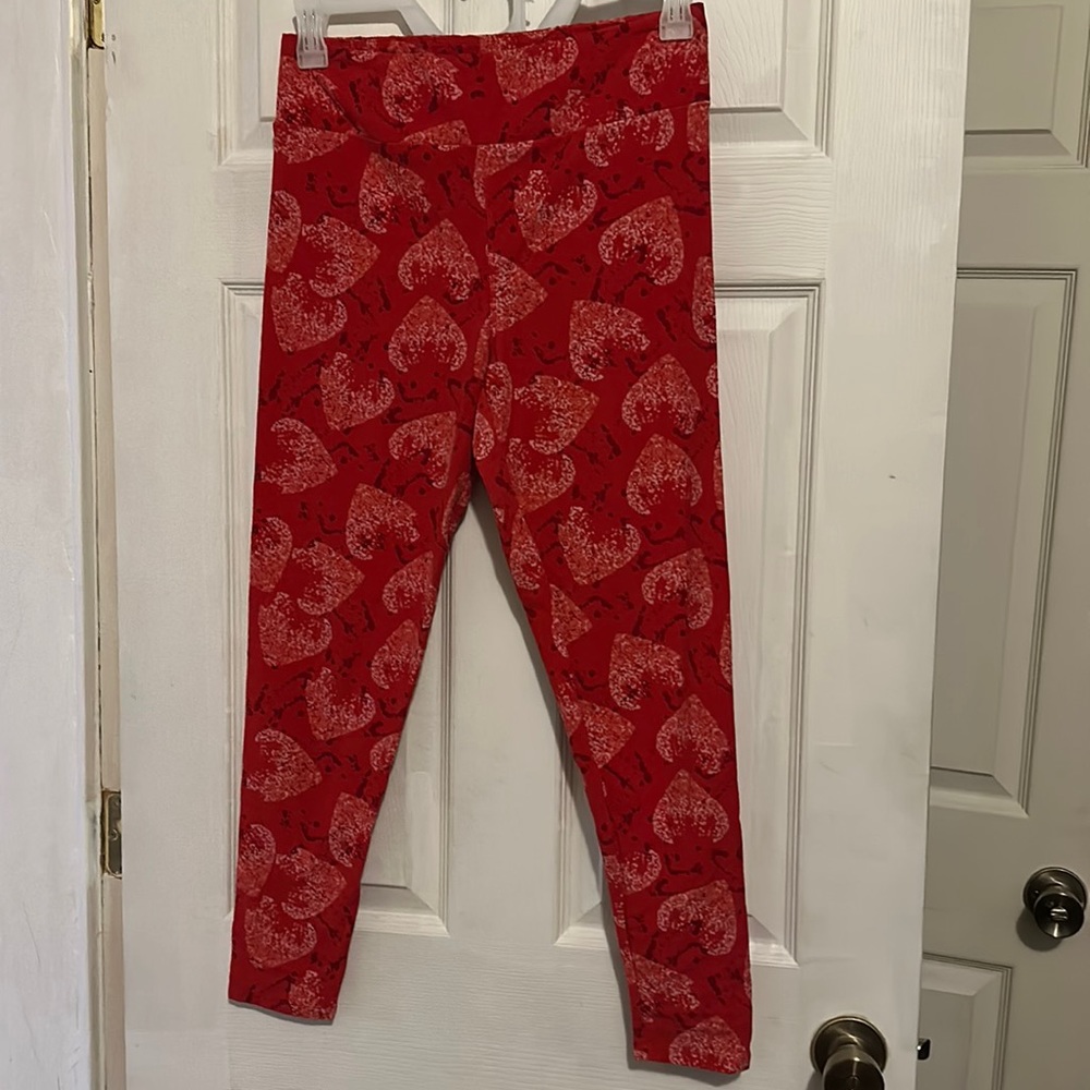 LulaRoe Tall and Curvy red and pink heart leggings